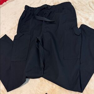 Unisex Aviator scrubs set. NWOT Great scrubs for paramedics! Never worn!